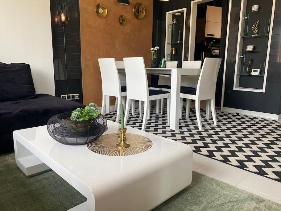 Lovely 1-Bedroom Apartament With Free Parking Sofia Exteriör bild