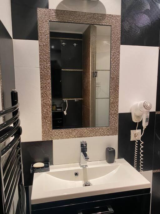 Lovely 1-Bedroom Apartament With Free Parking Sofia Exteriör bild